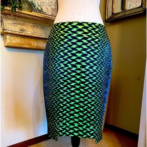 Vibrant Elie Tahari Midi Skirt. Size 6